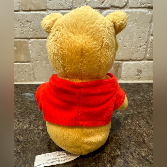 Vintage Winnie The Pooh Sitting With Red T- Shirt - Picture 3 of 8